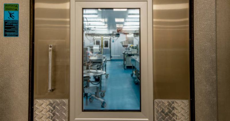 Doorfrig: Diseño personalizado de cámaras frigoríficas para la industria alimentaria 1 puertas-frigorificas-pivotantes