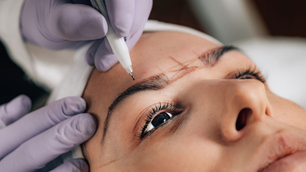 Diferencias entre el microblading y pigmentación de cejas: Pros y contras 1 microblading y pigmentación de cejas