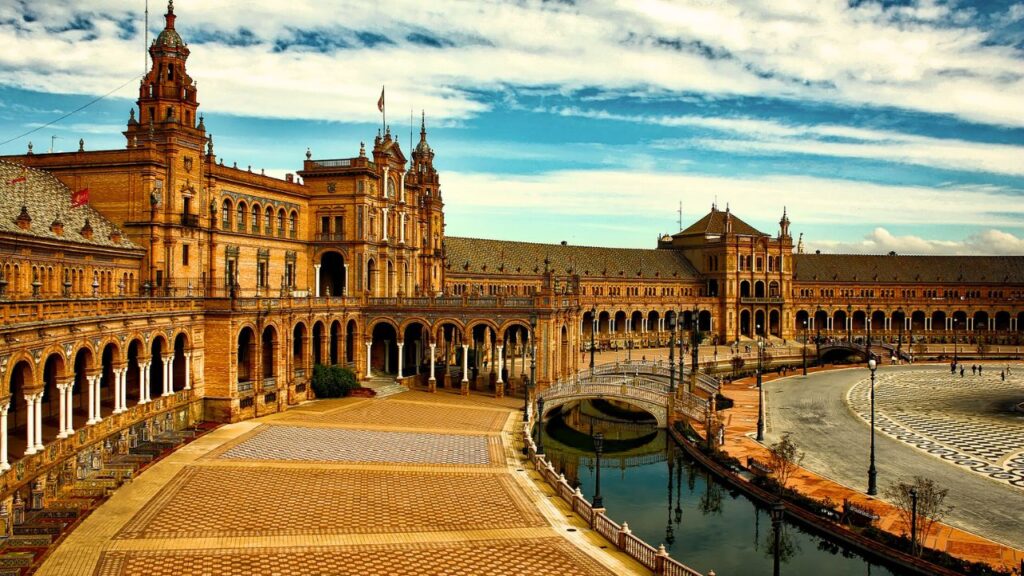¿Por qué no debo perderme la Plaza de España cuando vaya a Sevilla? 1 Plaza de España