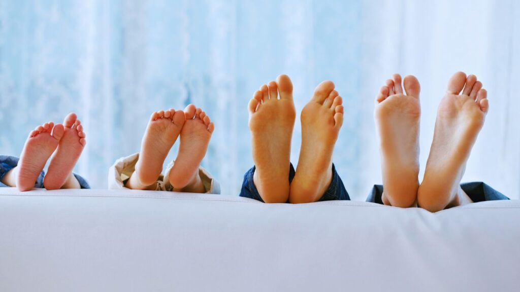 ¿Por qué es importante cuidar los pies de nuestros hijos? 1 los pies