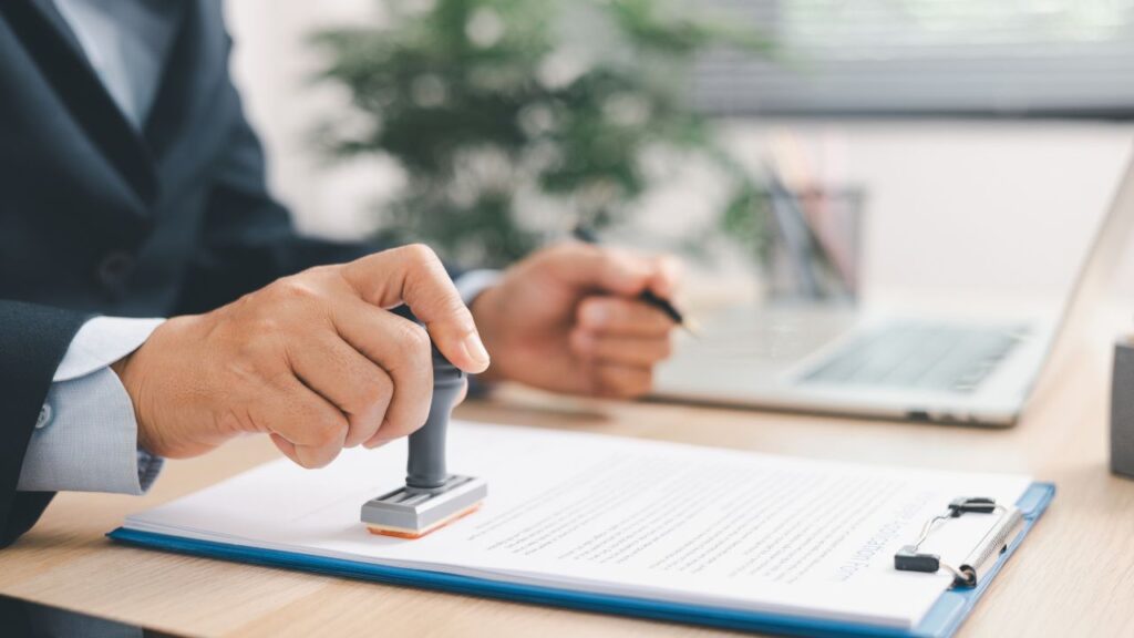 auditoría de contratos