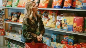 Las compras nocturnas: Un mercado en auge en Sevilla